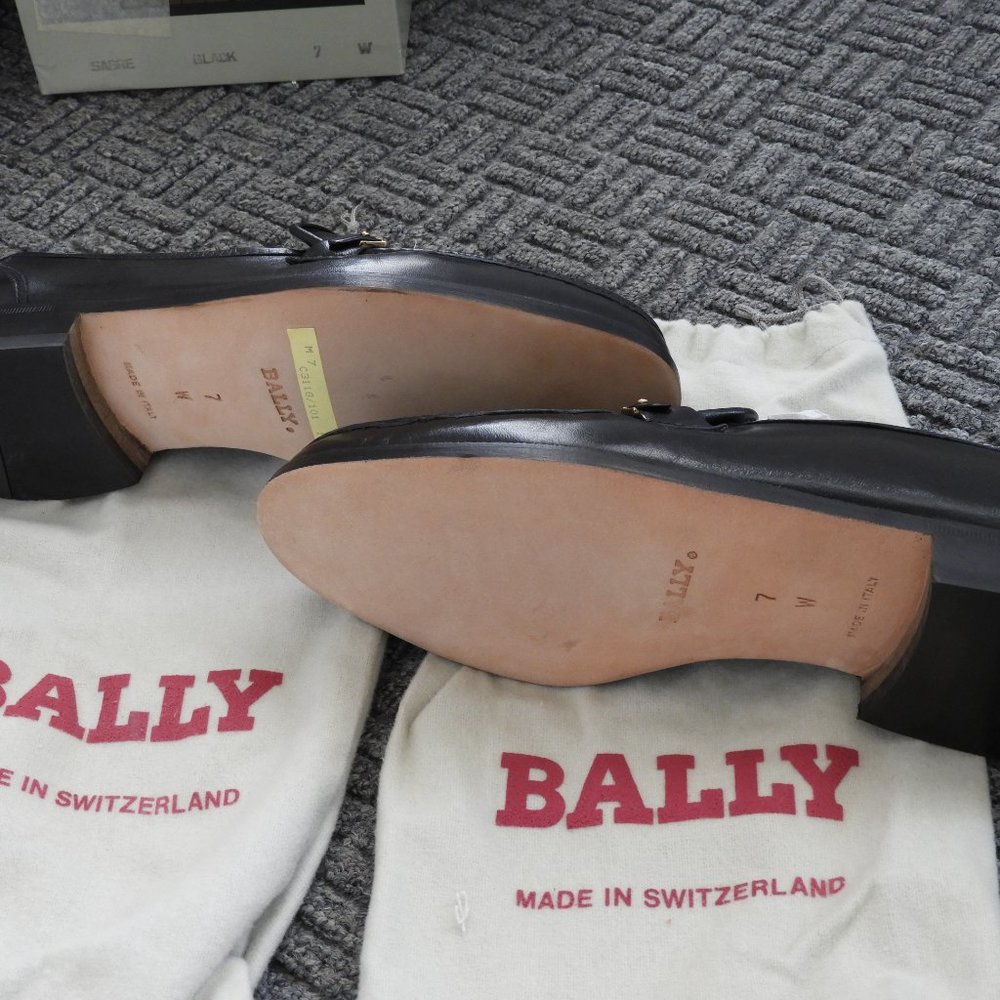 Shoes - Picture 6 of 8